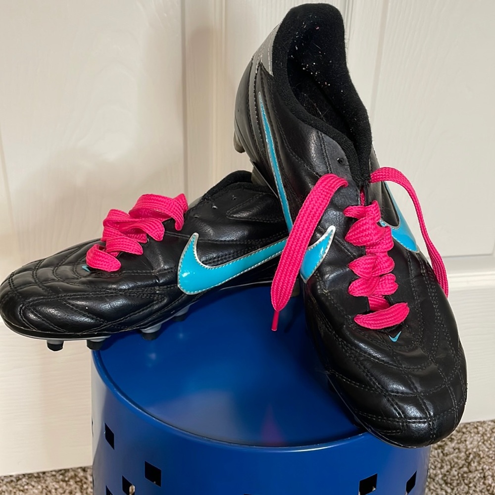 Nike Soccer Cleats sz 9. Great conditon